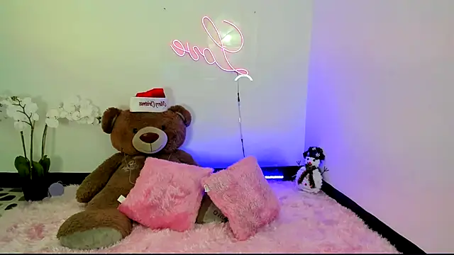 kendal scott1 online show from 12/18/24, 09:08