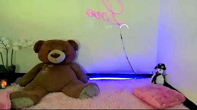 kendal scott1 online show from 01/03/25, 09:26