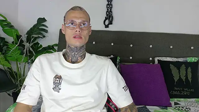 Snapshot of fucking_sinner chatting on 11/28/25, 06:16 fucking sinner online show from 11/28/25, 06:16