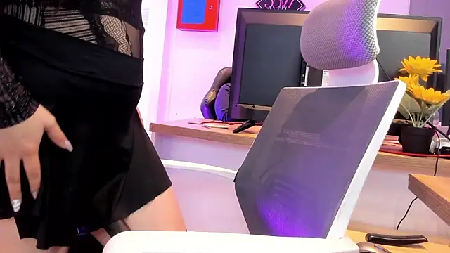 Snapshot of Kimkalifa_ chatting on 11/08/25, 12:38 Kimkalifa online show from 11/08/25, 12:38