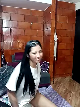 Snapshot of Raven__purple chatting on 01/29/25, 01:16 Raven purple online show from 01/29/25, 01:16
