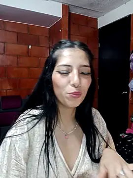 Snapshot of Raven__purple chatting on 01/31/25, 04:14 Raven purple online show from 01/31/25, 04:14
