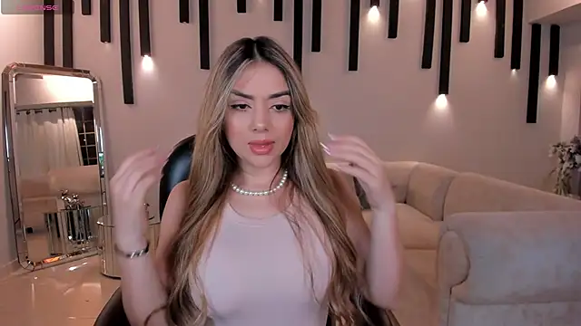 Snapshot of ChloePreston_ chatting on 12/15/24, 10:28 ChloePreston online show from 12/15/24, 10:28