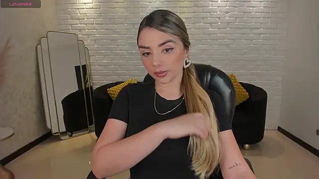 Snapshot of ChloePreston_ chatting on 01/06/25, 10:35 ChloePreston online show from 01/06/25, 10:35