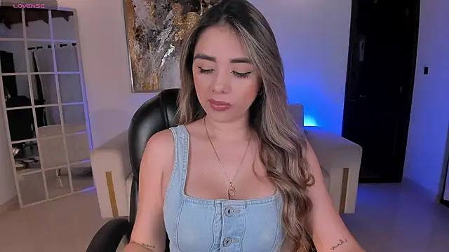 Snapshot of ChloePreston_ chatting on 01/16/25, 10:53 ChloePreston online show from 01/16/25, 10:53