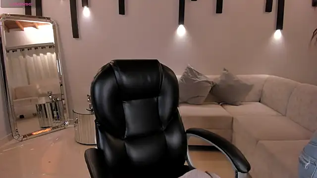 Snapshot of ChloePreston_ chatting on 01/20/25, 10:51 ChloePreston online show from 01/20/25, 10:51