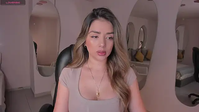 Snapshot of ChloePreston_ chatting on 03/04/25, 10:35 ChloePreston online show from 03/04/25, 10:35