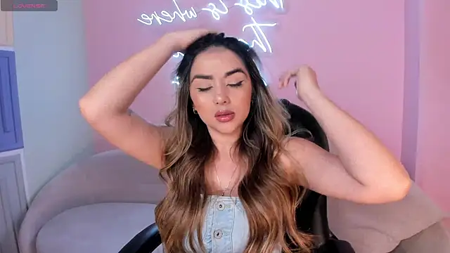 Snapshot of ChloePreston_ chatting on 03/14/25, 10:39 ChloePreston online show from 03/14/25, 10:39