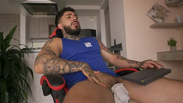 LeoSalvatore  online show from 10/10/25, 03:55