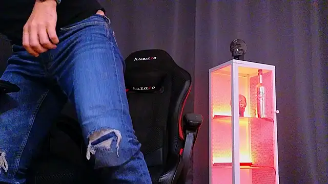 Snapshot of MightyAaron66 chatting on 02/09/25, 06:54 MightyAaron66 online show from 02/09/25, 06:54