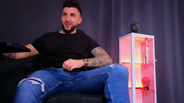 Snapshot of MightyAaron66 chatting on 02/11/25, 11:54 MightyAaron66 online show from 02/11/25, 11:54