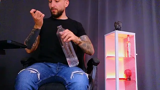 Snapshot of MightyAaron66 chatting on 02/12/25, 08:59 MightyAaron66 online show from 02/12/25, 08:59