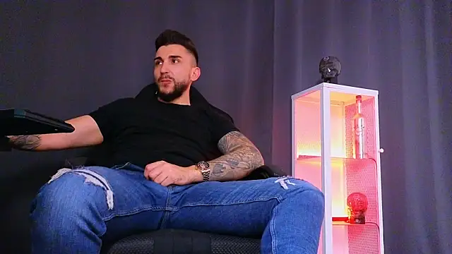 Snapshot of MightyAaron66 chatting on 02/12/25, 12:01 MightyAaron66 online show from 02/12/25, 12:01