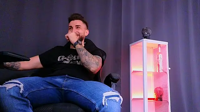 Snapshot of MightyAaron66 chatting on 02/13/25, 06:48 MightyAaron66 online show from 02/13/25, 06:48