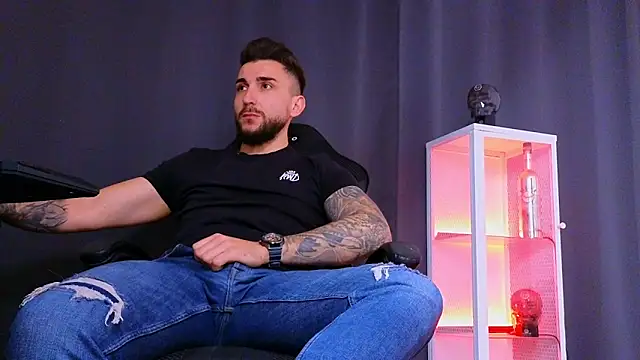 Snapshot of MightyAaron66 chatting on 02/14/25, 12:14 MightyAaron66 online show from 02/14/25, 12:14