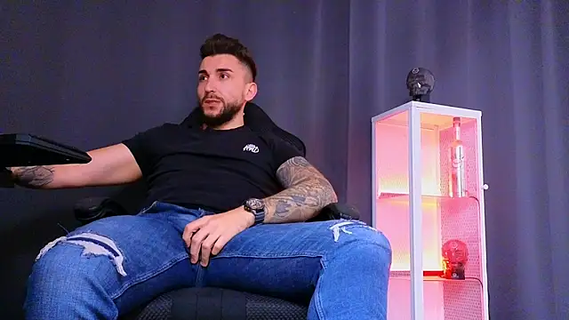 Snapshot of MightyAaron66 chatting on 02/14/25, 03:15 MightyAaron66 online show from 02/14/25, 03:15