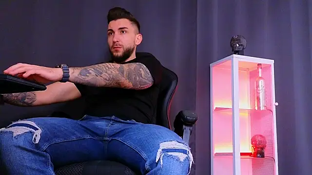 Snapshot of MightyAaron66 chatting on 02/15/25, 10:44 MightyAaron66 online show from 02/15/25, 10:44