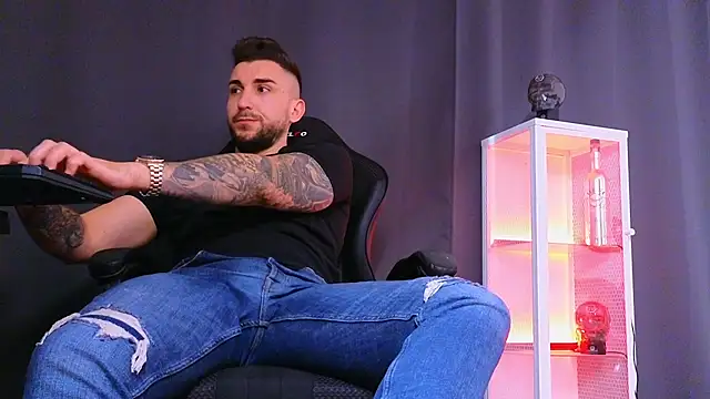 Snapshot of MightyAaron66 chatting on 02/19/25, 12:00 MightyAaron66 online show from 02/19/25, 12:00