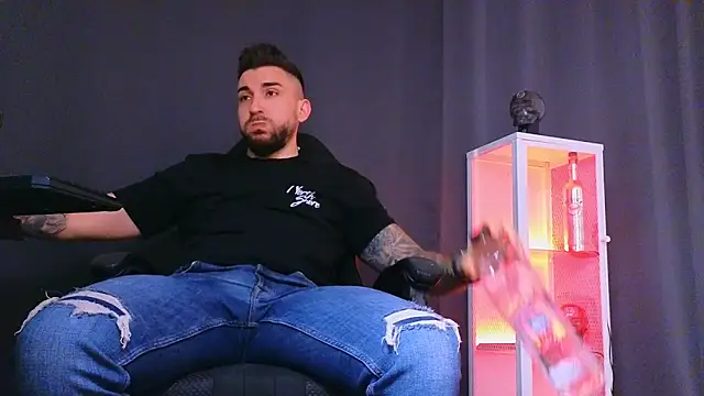 Snapshot of MightyAaron66 chatting on 02/22/25, 06:06 MightyAaron66 online show from 02/22/25, 06:06