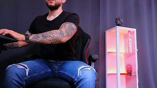 Snapshot of MightyAaron66 chatting on 03/01/25, 08:45 MightyAaron66 online show from 03/01/25, 08:45