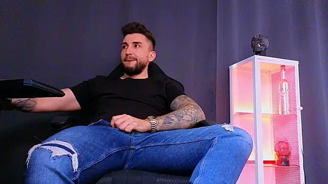 Snapshot of MightyAaron66 chatting on 03/02/25, 12:11 MightyAaron66 online show from 03/02/25, 12:11