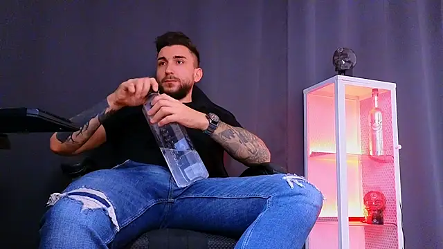 Snapshot of MightyAaron66 chatting on 03/04/25, 05:42 MightyAaron66 online show from 03/04/25, 05:42