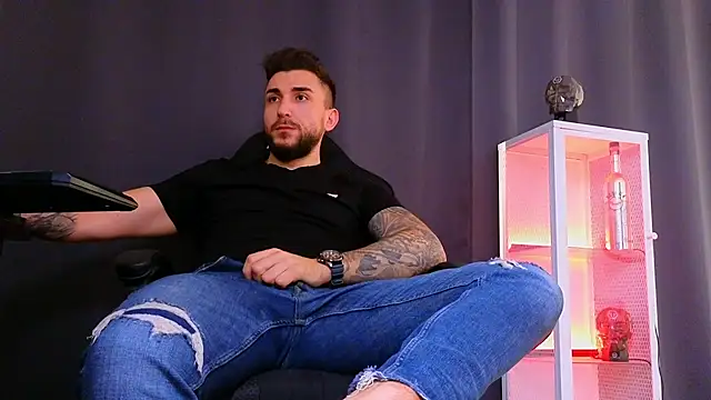 Snapshot of MightyAaron66 chatting on 03/04/25, 08:46 MightyAaron66 online show from 03/04/25, 08:46