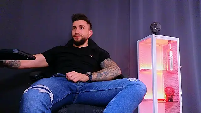 Snapshot of MightyAaron66 chatting on 03/04/25, 11:51 MightyAaron66 online show from 03/04/25, 11:51