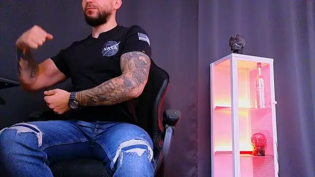 Snapshot of MightyAaron66 chatting on 03/05/25, 09:27 MightyAaron66 online show from 03/05/25, 09:27