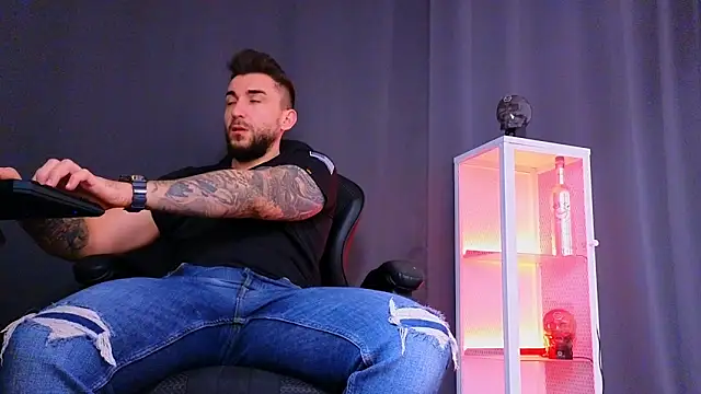 Snapshot of MightyAaron66 chatting on 03/06/25, 02:51 MightyAaron66 online show from 03/06/25, 02:51