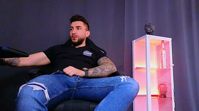 Snapshot of MightyAaron66 chatting on 03/07/25, 06:46 MightyAaron66 online show from 03/07/25, 06:46