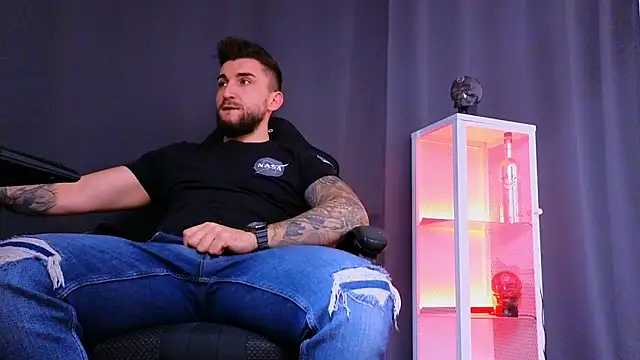 Snapshot of MightyAaron66 chatting on 03/07/25, 01:29 MightyAaron66 online show from 03/07/25, 01:29