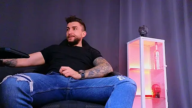 Snapshot of MightyAaron66 chatting on 03/08/25, 10:32 MightyAaron66 online show from 03/08/25, 10:32