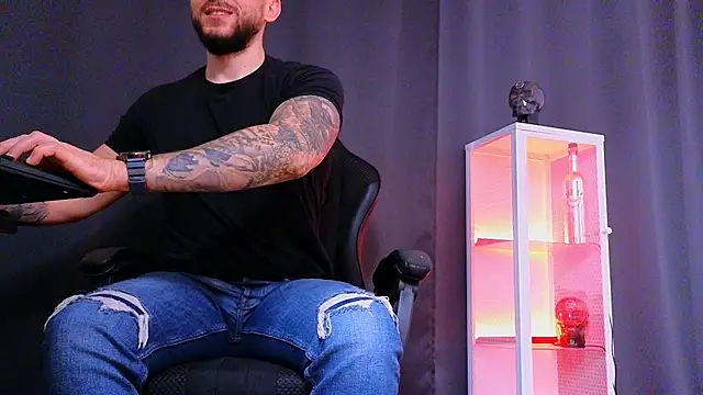 Snapshot of MightyAaron66 chatting on 03/08/25, 01:36 MightyAaron66 online show from 03/08/25, 01:36