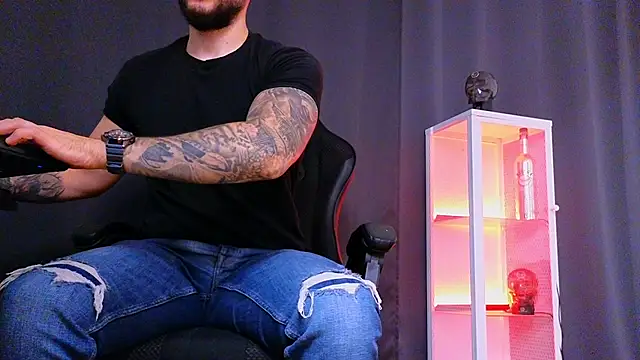 Snapshot of MightyAaron66 chatting on 03/09/25, 06:39 MightyAaron66 online show from 03/09/25, 06:39