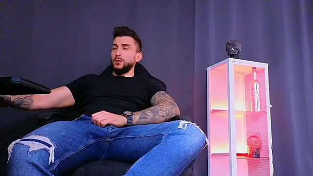 Snapshot of MightyAaron66 chatting on 03/10/25, 11:42 MightyAaron66 online show from 03/10/25, 11:42