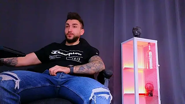 Snapshot of MightyAaron66 chatting on 03/11/25, 01:37 MightyAaron66 online show from 03/11/25, 01:37