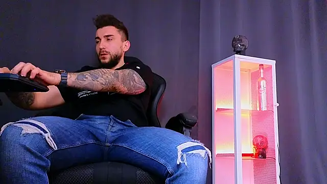 Snapshot of MightyAaron66 chatting on 03/11/25, 04:43 MightyAaron66 online show from 03/11/25, 04:43