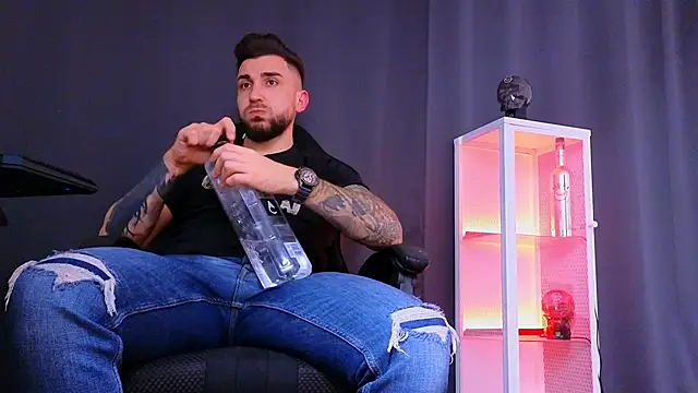 Snapshot of MightyAaron66 chatting on 03/11/25, 11:01 MightyAaron66 online show from 03/11/25, 11:01