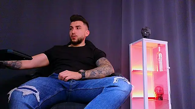 Snapshot of MightyAaron66 chatting on 03/12/25, 06:29 MightyAaron66 online show from 03/12/25, 06:29