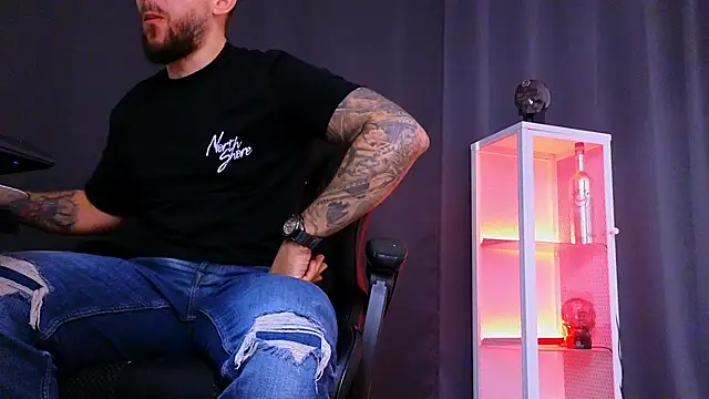 Snapshot of MightyAaron66 chatting on 03/15/25, 07:53 MightyAaron66 online show from 03/15/25, 07:53