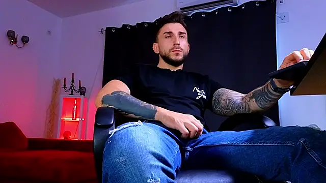 Snapshot of MightyAaron66 chatting on 09/09/25, 03:44 MightyAaron66 online show from 09/09/25, 03:44