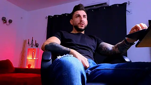 Snapshot of MightyAaron66 chatting on 09/19/25, 02:46 MightyAaron66 online show from 09/19/25, 02:46