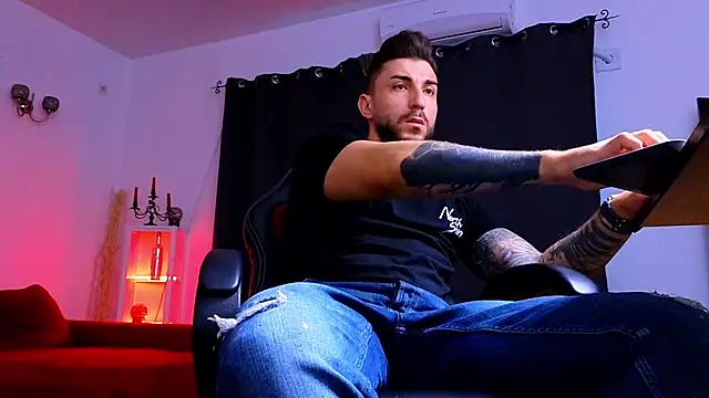 Snapshot of MightyAaron66 chatting on 09/22/25, 04:03 MightyAaron66 online show from 09/22/25, 04:03