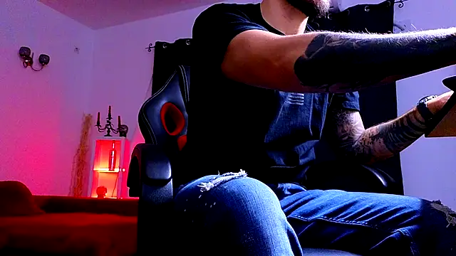 Snapshot of MightyAaron66 chatting on 09/27/25, 01:32 MightyAaron66 online show from 09/27/25, 01:32