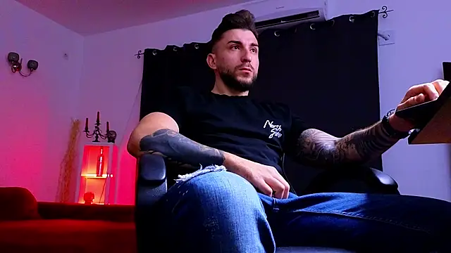 Snapshot of MightyAaron66 chatting on 09/29/25, 02:38 MightyAaron66 online show from 09/29/25, 02:38