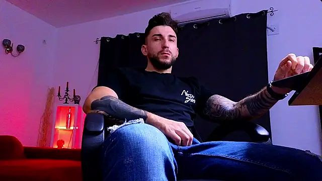 Snapshot of MightyAaron66 chatting on 10/01/25, 01:33 MightyAaron66 online show from 10/01/25, 01:33