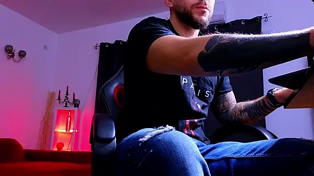 Snapshot of MightyAaron66 chatting on 10/02/25, 02:29 MightyAaron66 online show from 10/02/25, 02:29