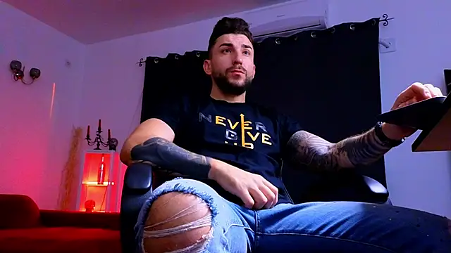 Snapshot of MightyAaron66 chatting on 10/05/25, 04:22 MightyAaron66 online show from 10/05/25, 04:22