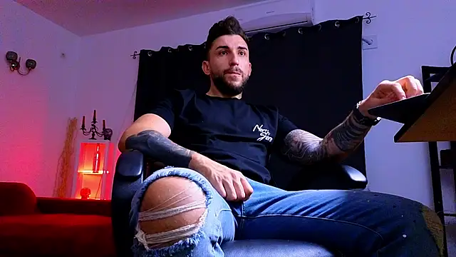 Snapshot of MightyAaron66 chatting on 10/07/25, 04:42 MightyAaron66 online show from 10/07/25, 04:42